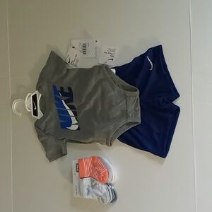 Nike 2 PC. Baby Short Set 6 Boys Months  With bonus 6 pack of carter socks 0-6 M